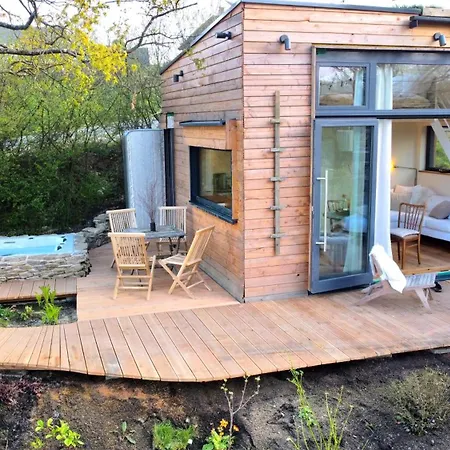 Tinyhouse Minimalus Iii Mit Whirlpool Im Gruenen Casa vacanze Dessighofen