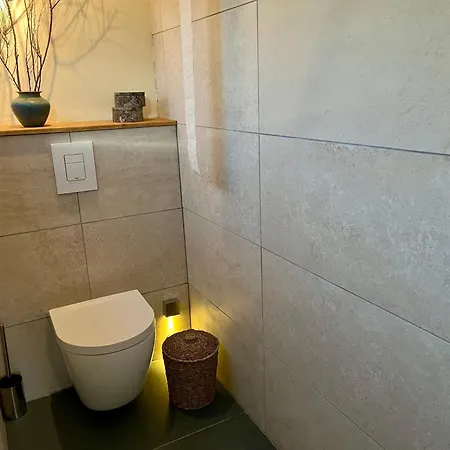 Tinyhouse Minimalus Iii Mit Whirlpool Im Gruenen 度假居 Dessighofen