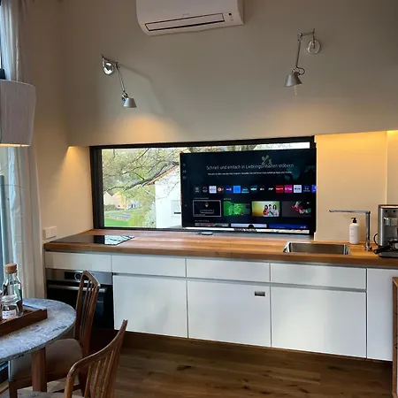 Tinyhouse Minimalus Iii Mit Whirlpool Im Gruenen Dessighofen