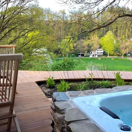 Tinyhouse Minimalus Iii Mit Whirlpool Im Gruenen