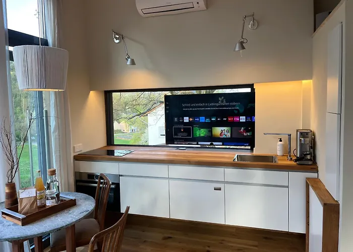 Tinyhouse Minimalus Iii Mit Whirlpool Im Gruenen Dessighofen