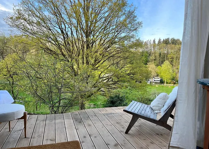 Hébergement de vacances Tinyhouse Minimalus Iii Mit Whirlpool Im Gruenen Dessighofen