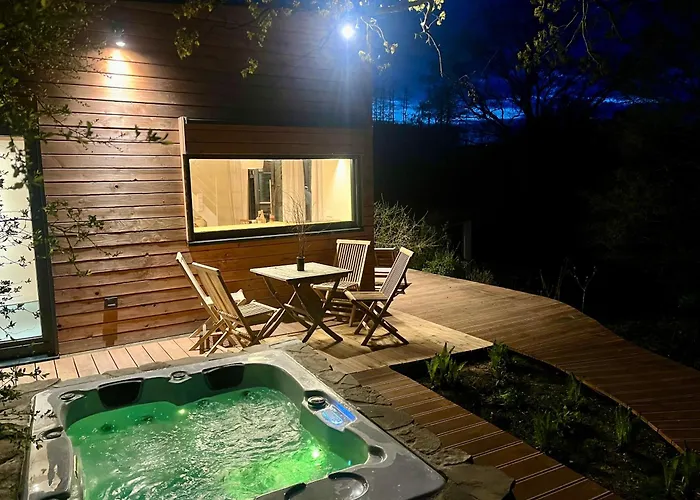 Hébergement de vacances Tinyhouse Minimalus Iii Mit Whirlpool Im Gruenen Dessighofen