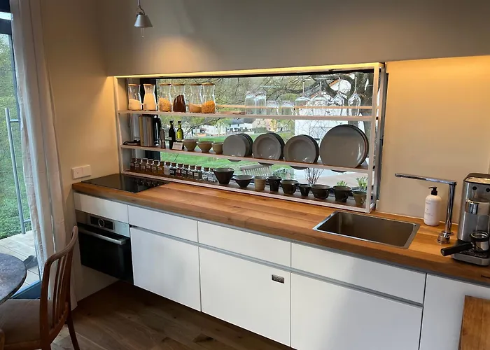 Hébergement de vacances Tinyhouse Minimalus Iii Mit Whirlpool Im Gruenen Dessighofen