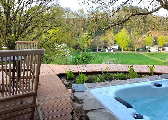 Tinyhouse Minimalus Iii Mit Whirlpool Im Gruenen